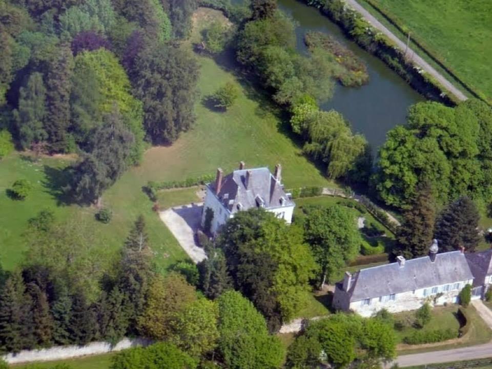 Gites Du Chateau De La Motte Joue-du-Plain Bagian luar foto