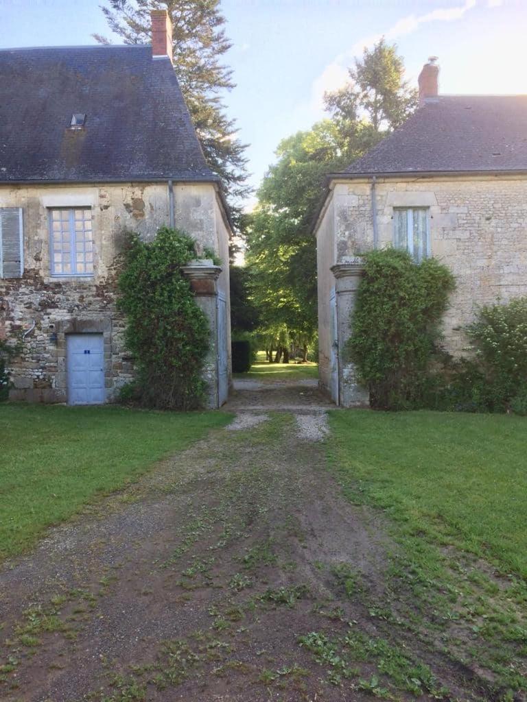 Gites Du Chateau De La Motte Joue-du-Plain Bagian luar foto