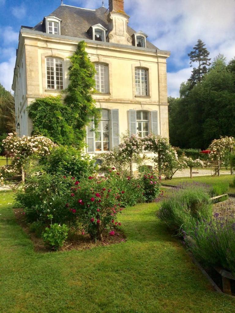 Gites Du Chateau De La Motte Joue-du-Plain Bagian luar foto